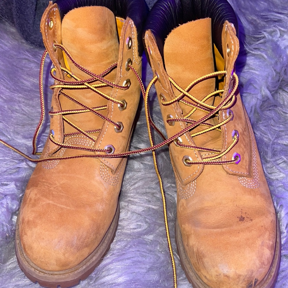 I’m selling timberland boots there for the rain fall and mud